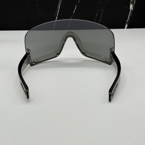 NEW GUCCI GG1631S 013 UNISEX SUNGLASSES GG 1631S 013 GUCCI SHIELD GREY EYEWEAR - Picture 8 of 11